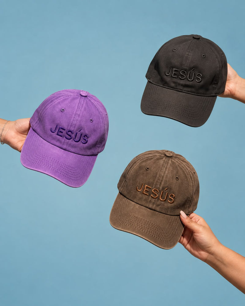 Gorros Jesús bordados en negro, lila y café