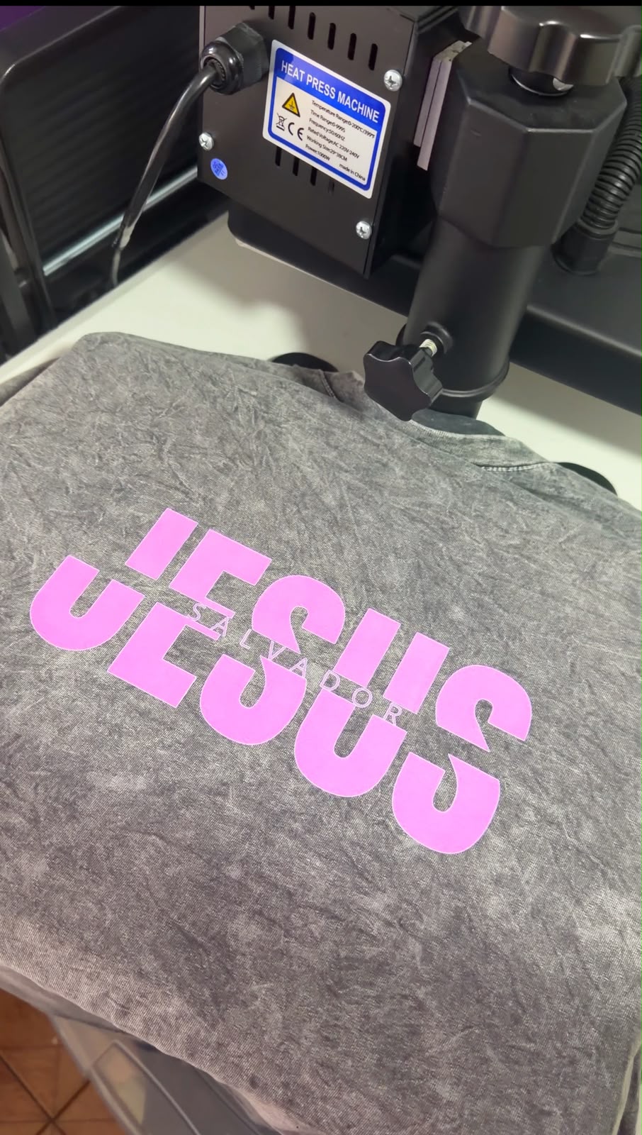 Polera Acid Wash Jesús Salvador